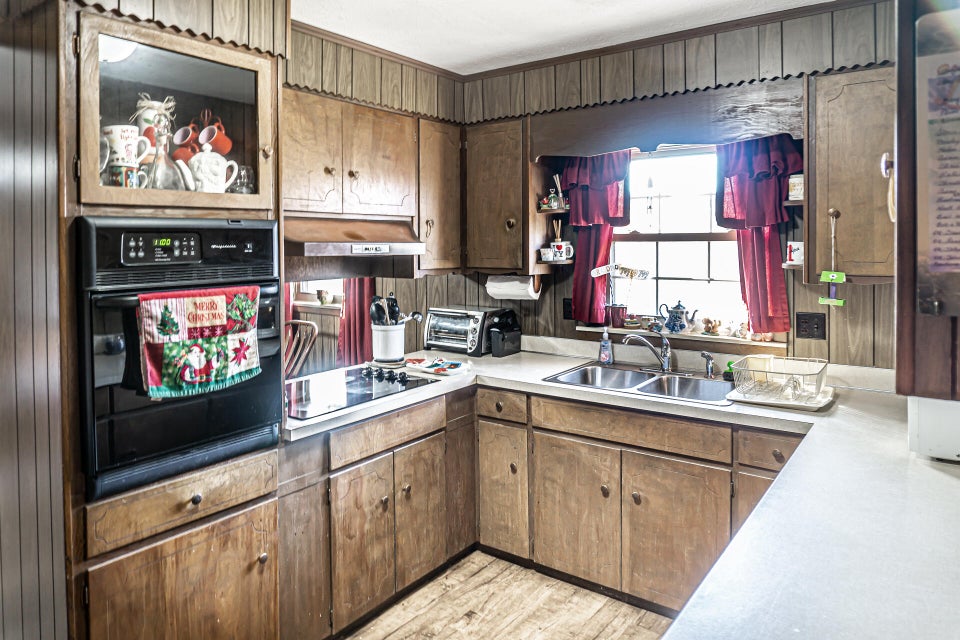 Photo #13: 460 Saint James Road