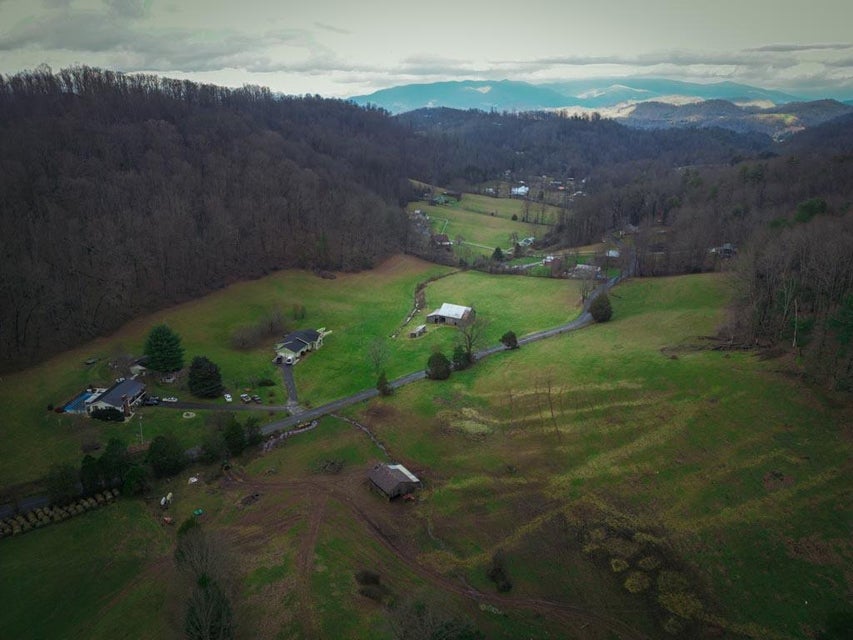 Photo #5: 402 Long Hollow Road