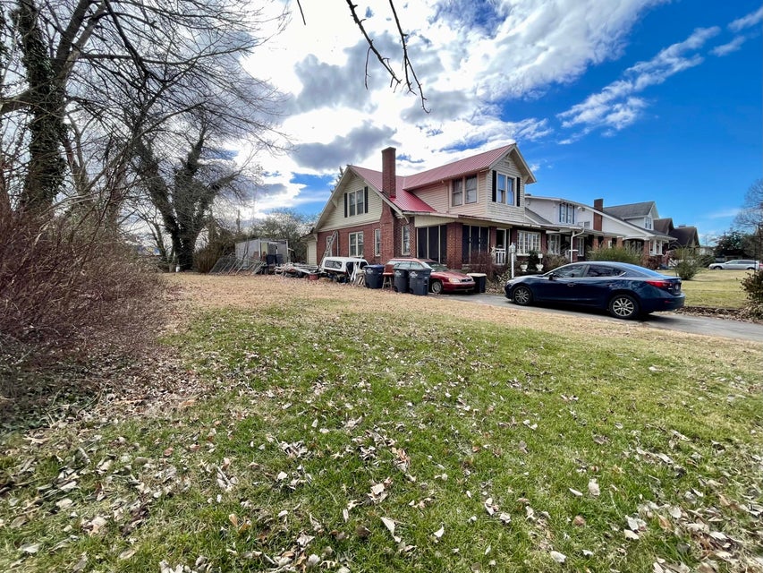 Photo #4: 1513 Sullivan Street