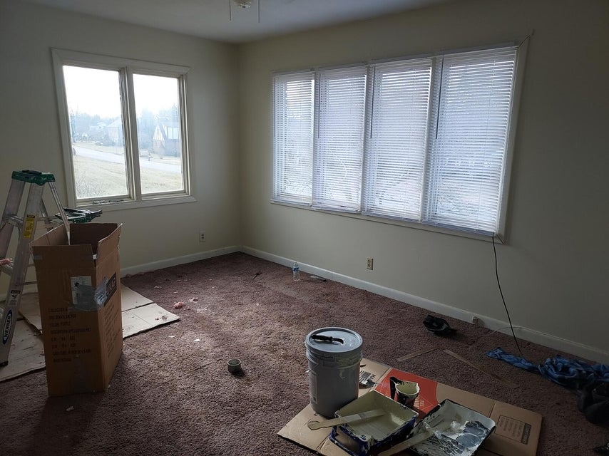 Photo #11: 905 Meadow Lane