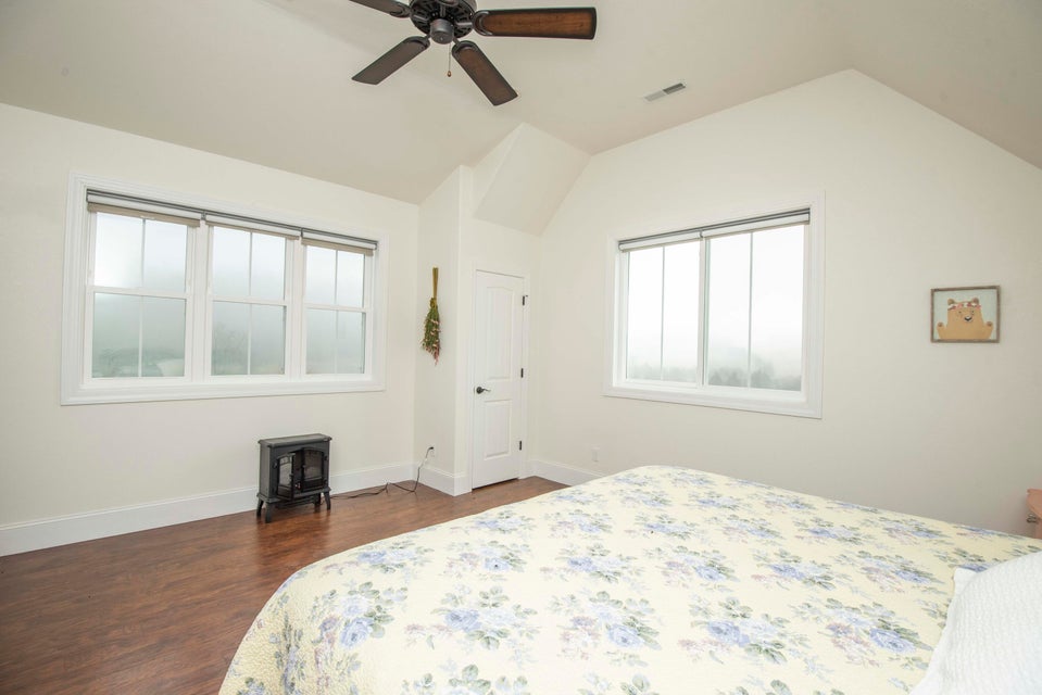 Photo #32: 216 Denison Way