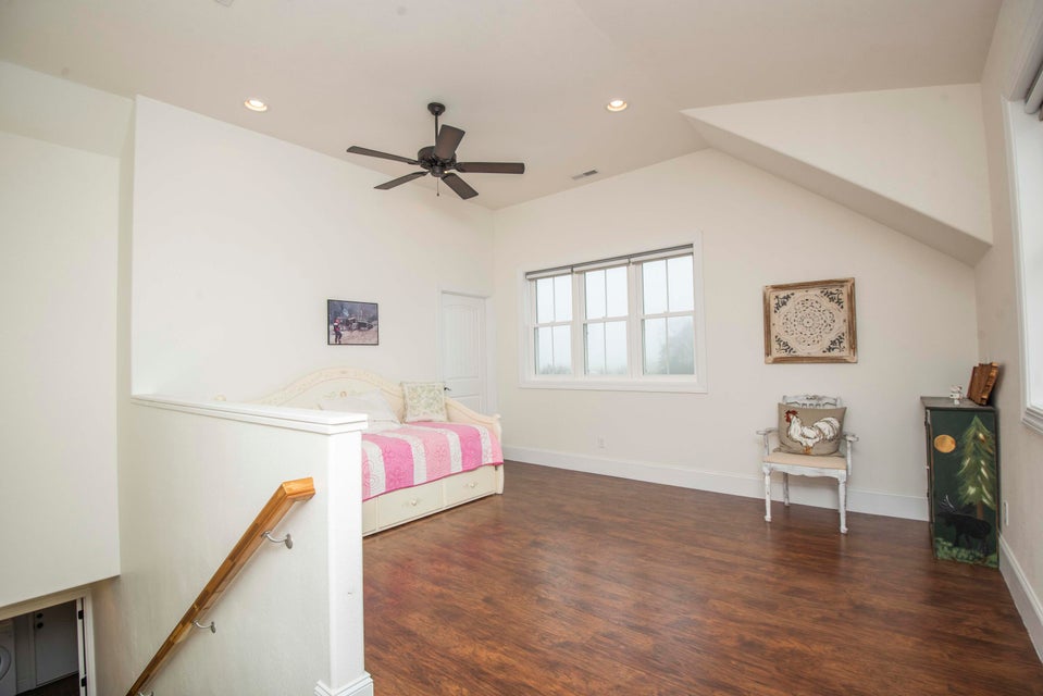 Photo #34: 216 Denison Way