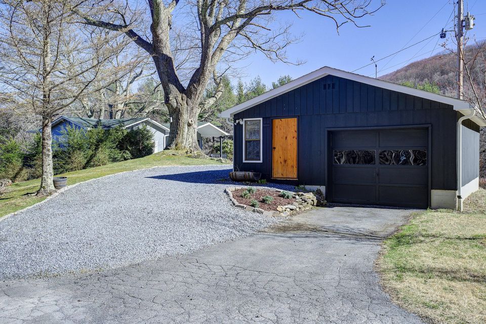 Photo #36: 190 Roanwood Road