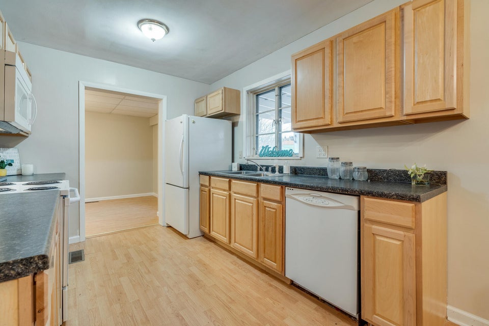 Photo #6: 408 Greenfield Place