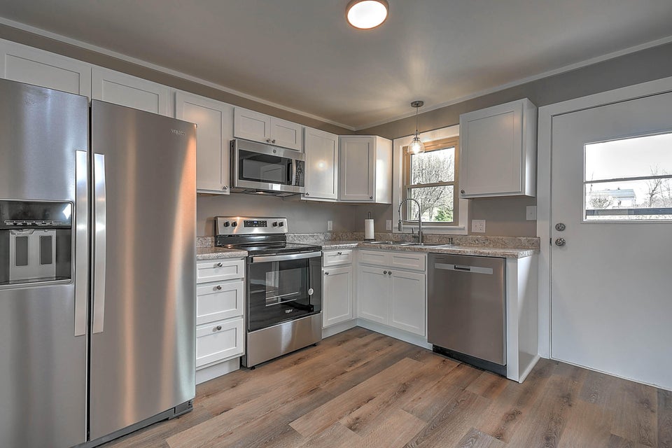 Photo #11: 74 Cutshall Avenue