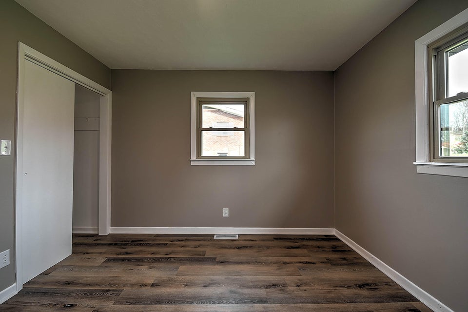 Photo #23: 74 Cutshall Avenue