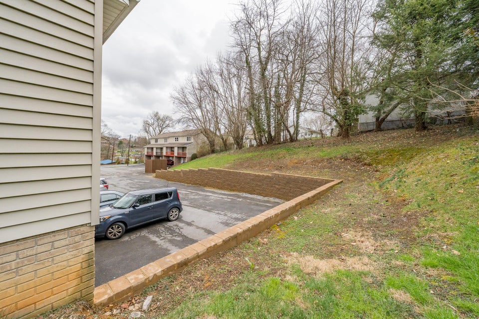 Photo #7: 611 Spring Hill Road