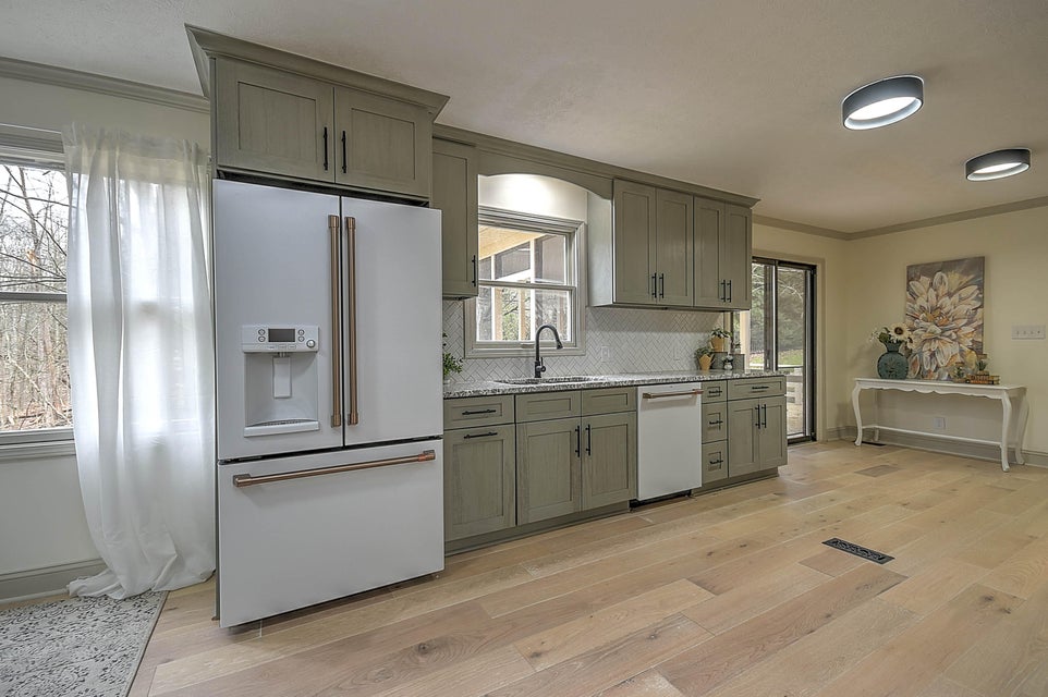 Photo #24: 729 Thornwood Place