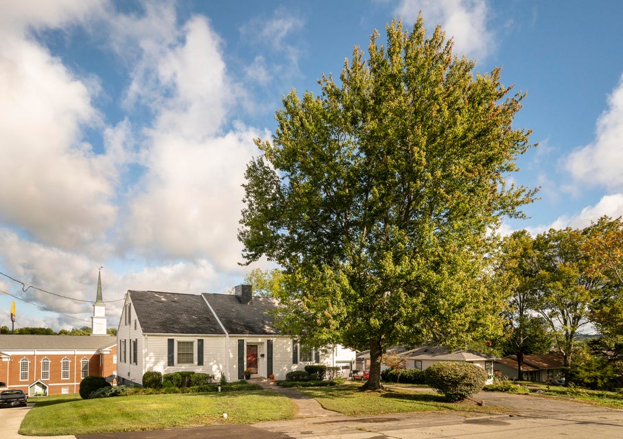 Photo #8: 613 Franklin Street