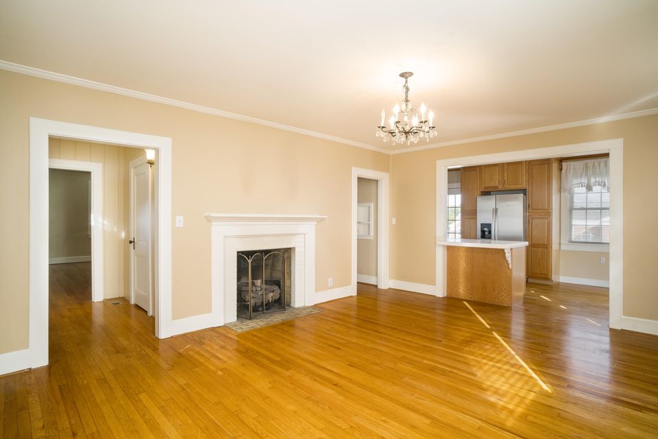 Photo #11: 613 Franklin Street