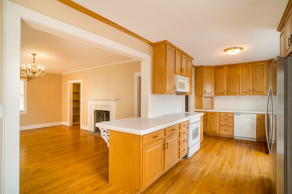 Photo #12: 613 Franklin Street