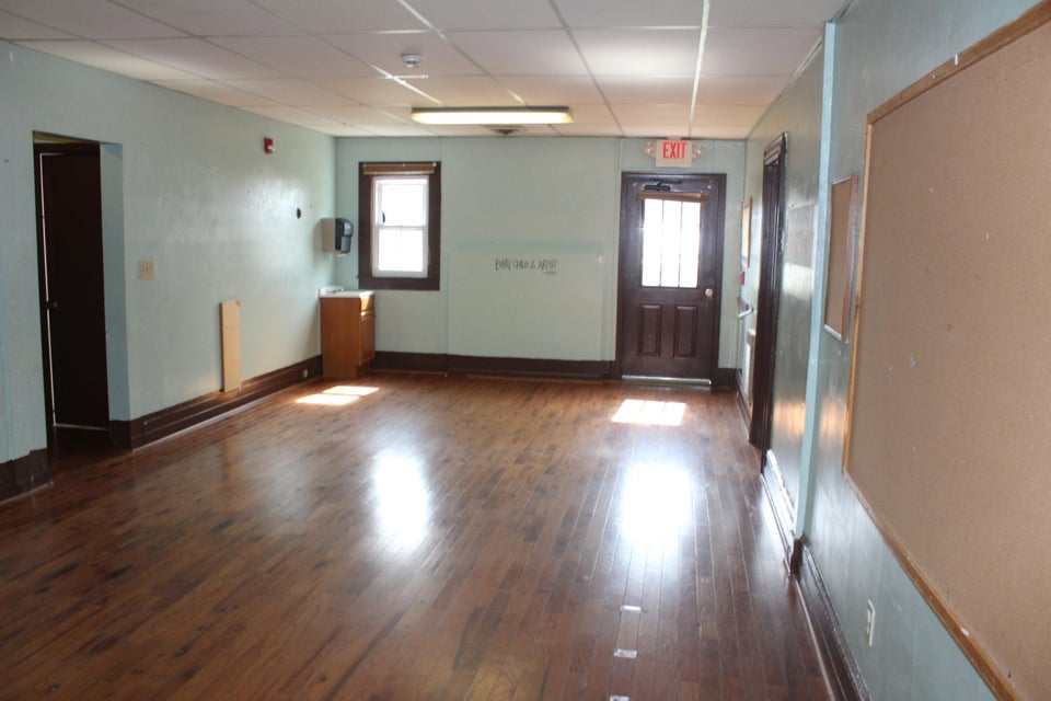 Photo #8: 2102 Maple Drive