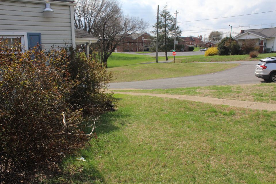 Photo #18: 2102 Maple Drive