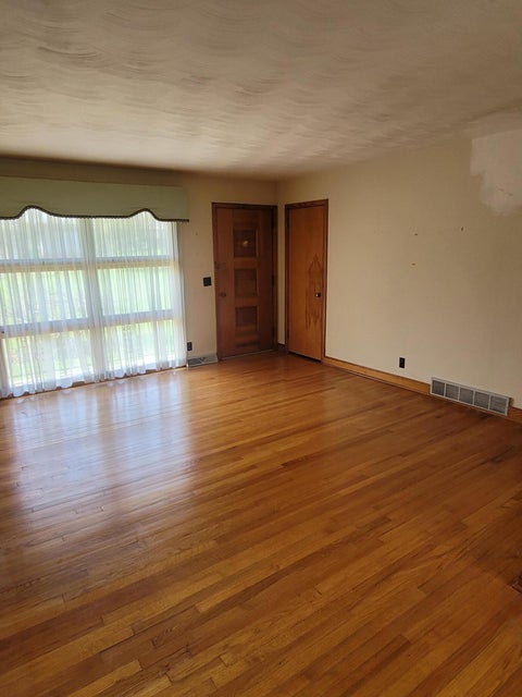 Photo #7: 128 Lakeview Circle