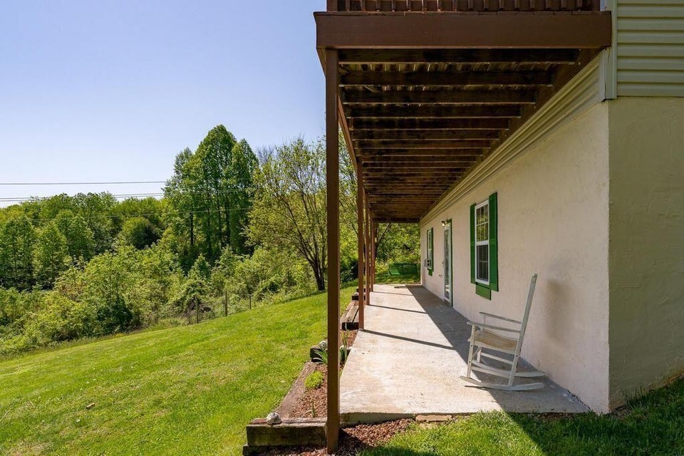 Photo #33: 280 Lester Road