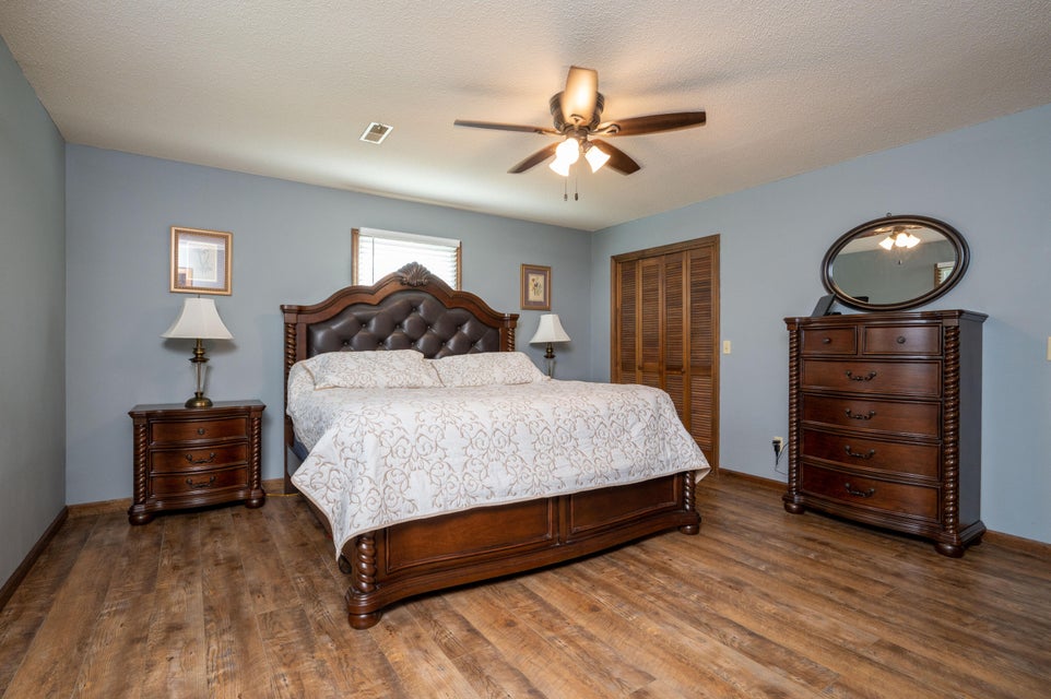 Photo #11: 1202 Bairvette Avenue