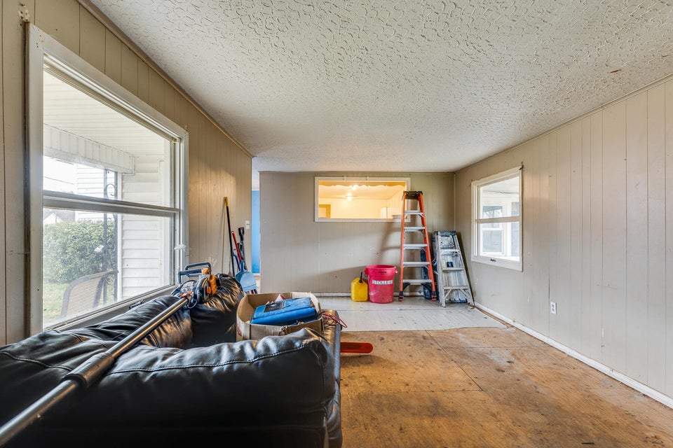 Photo #8: 1515 Bloomingdale Road