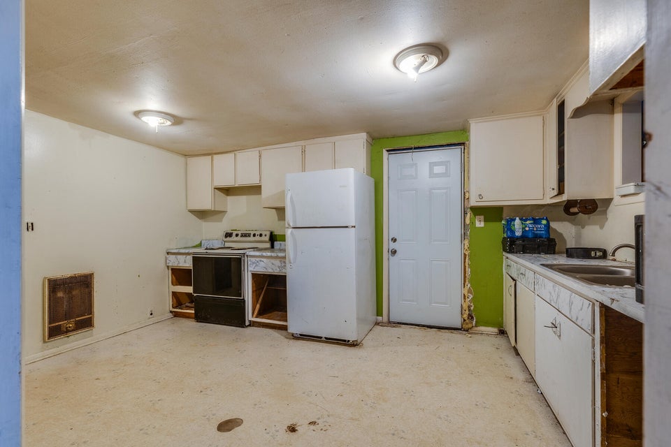 Photo #9: 1515 Bloomingdale Road
