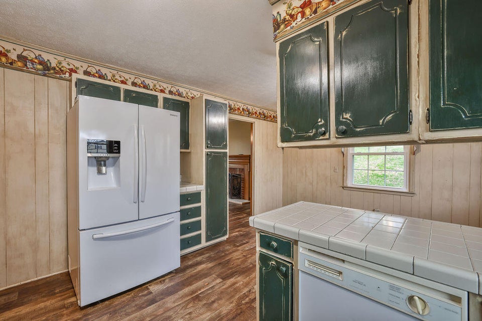 Photo #17: 981 Beechwood Drive