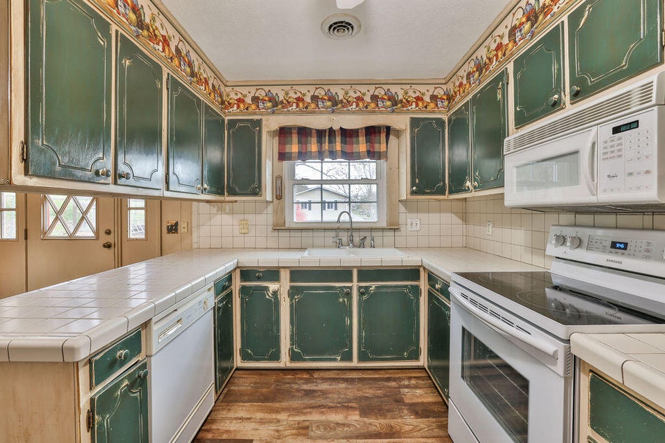 Photo #18: 981 Beechwood Drive