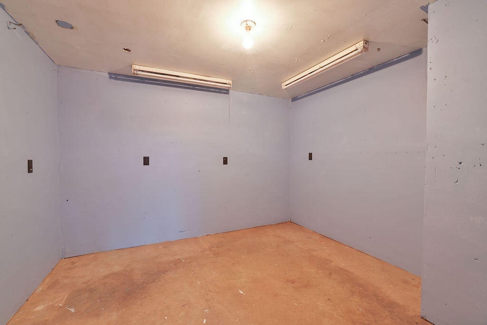 Photo #40: 981 Beechwood Drive