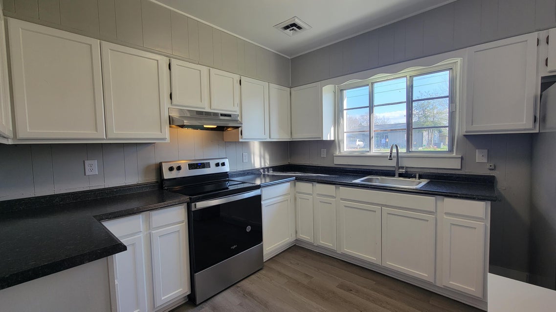 Photo #27: 3208 Oak Street