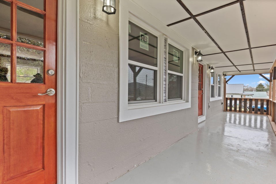 Photo #7: 815 Brummit Street
