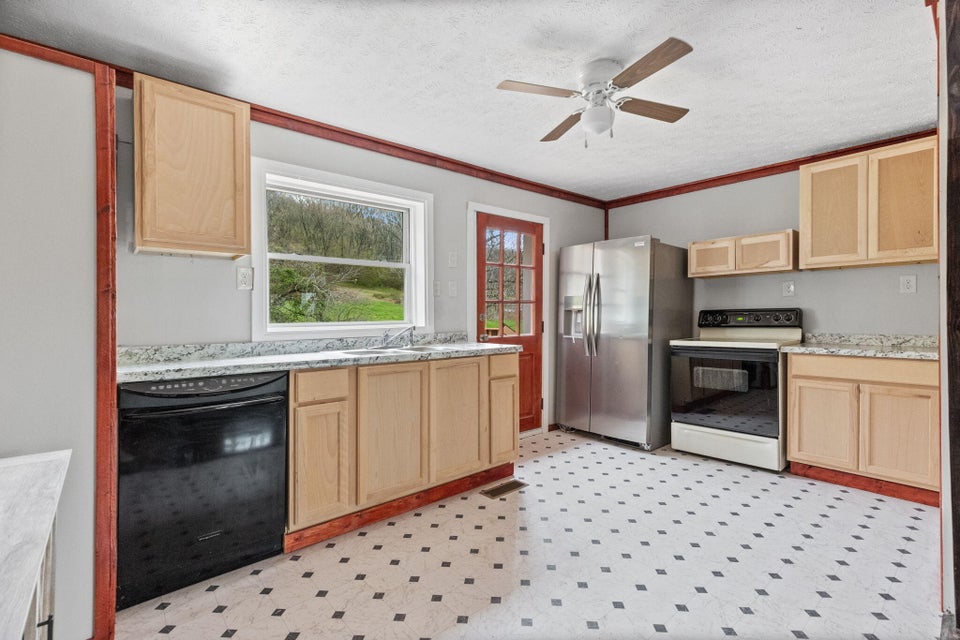 Photo #10: 815 Brummit Street