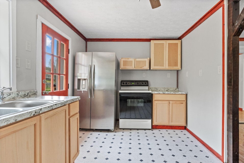 Photo #11: 815 Brummit Street