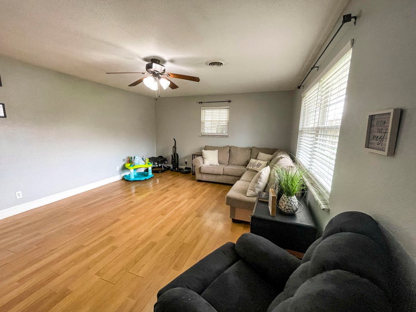 Photo #4: 3113 Vine Street