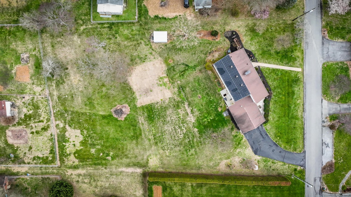 Photo #38: 127 Lakeview Lane