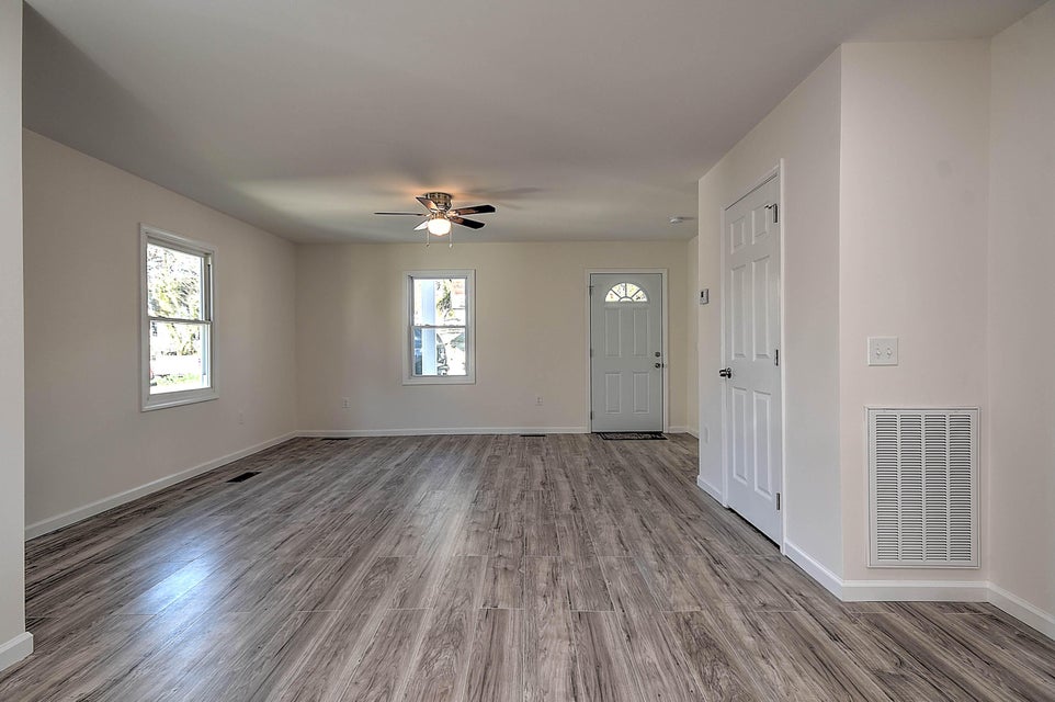 Photo #10: 1015 Vermont Avenue
