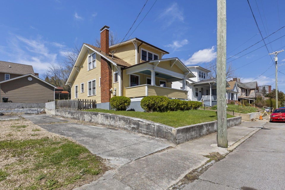 Photo #3: 608 Russell Street