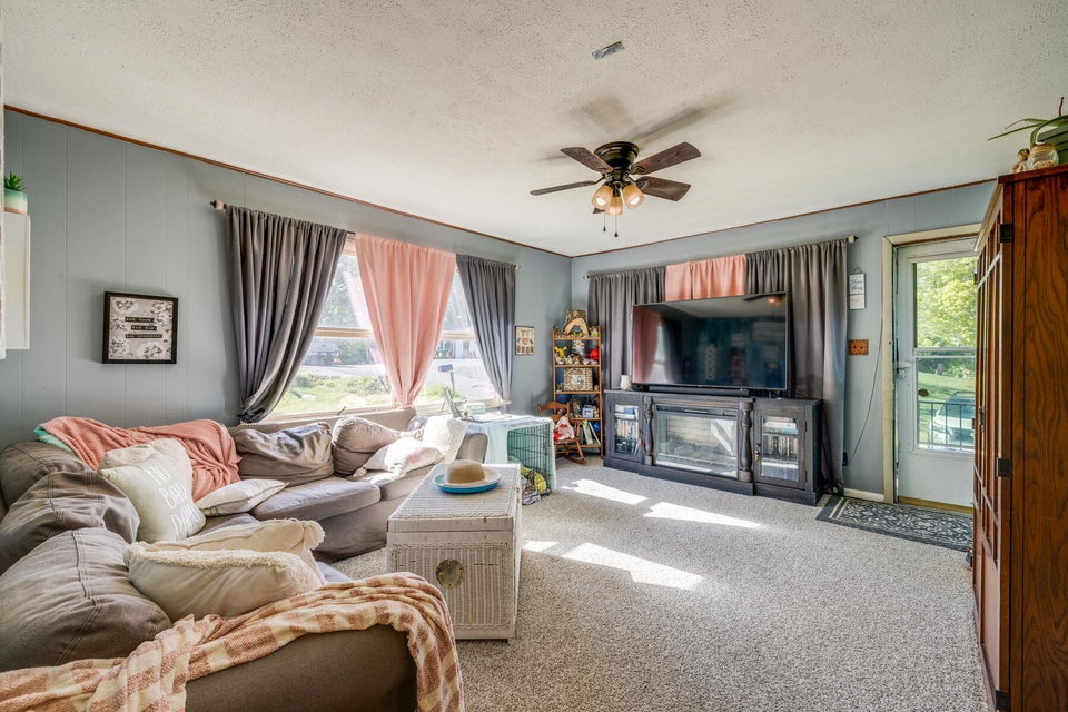Photo #7: 1305-11 Highpoint Avenue