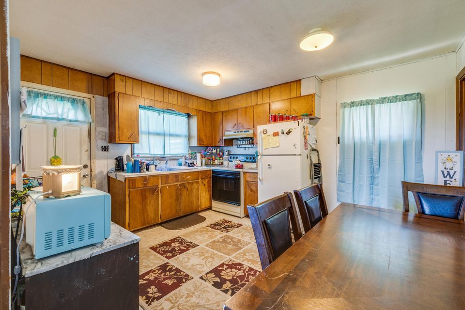 Photo #24: 1305-11 Highpoint Avenue