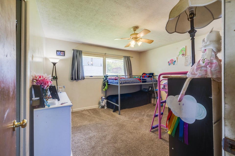 Photo #31: 1305-11 Highpoint Avenue