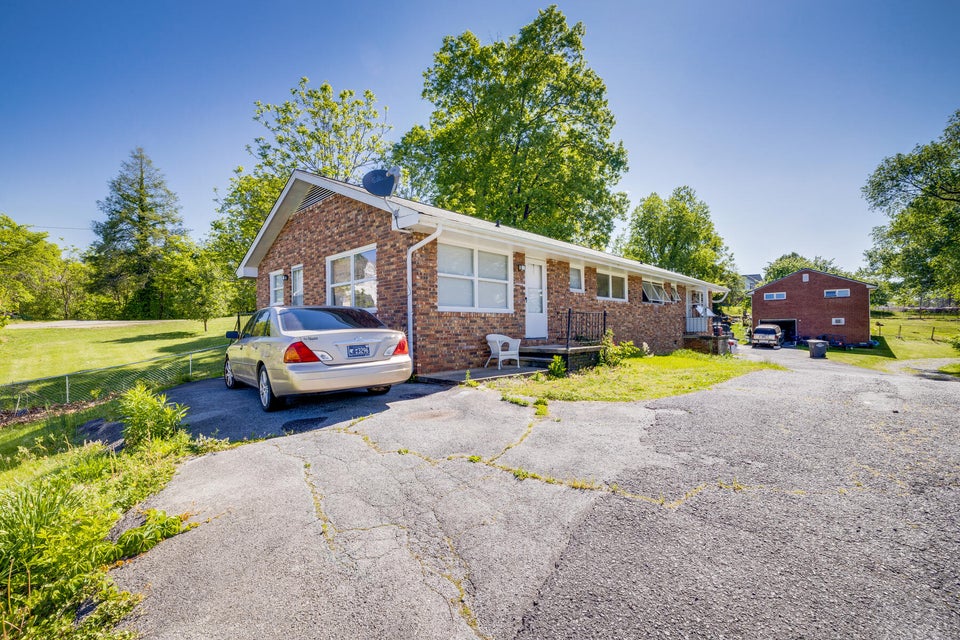 Photo #36: 1305-11 Highpoint Avenue