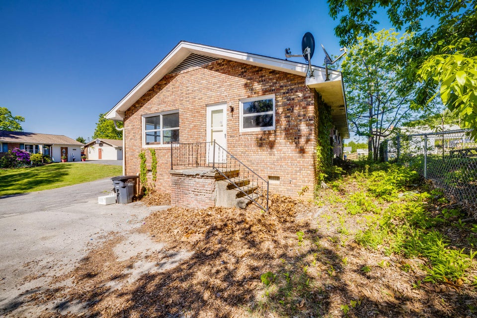 Photo #51: 1305-11 Highpoint Avenue
