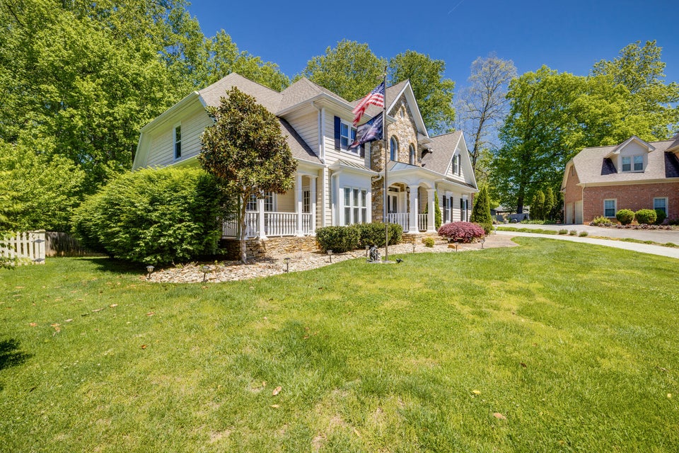 Photo #2: 221 Rosehaven Court