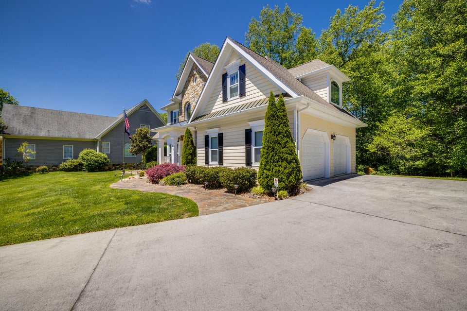 Photo #3: 221 Rosehaven Court