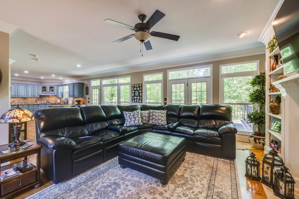 Photo #9: 221 Rosehaven Court