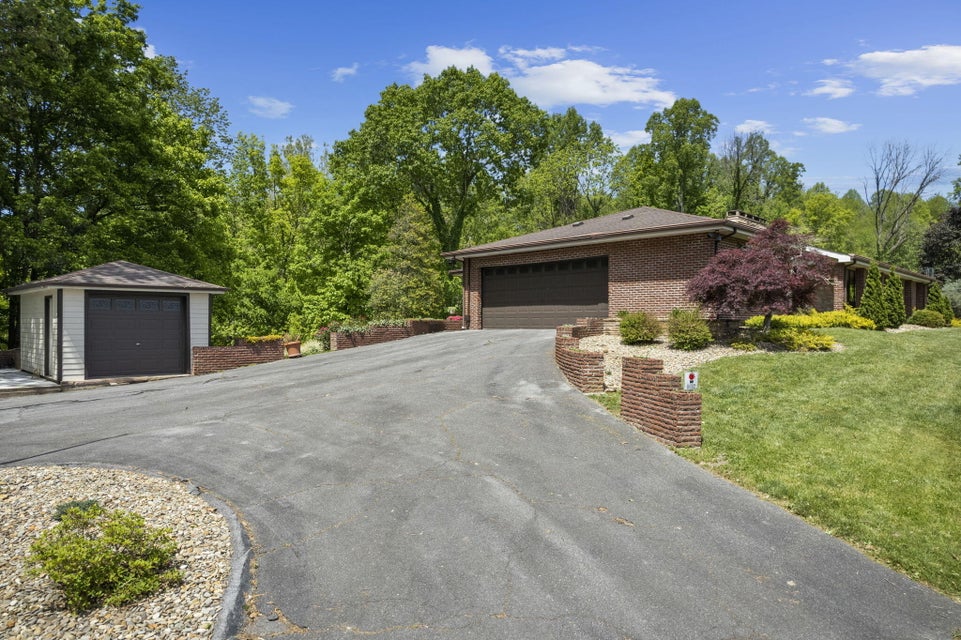 Photo #4: 890 Edgewood Lane