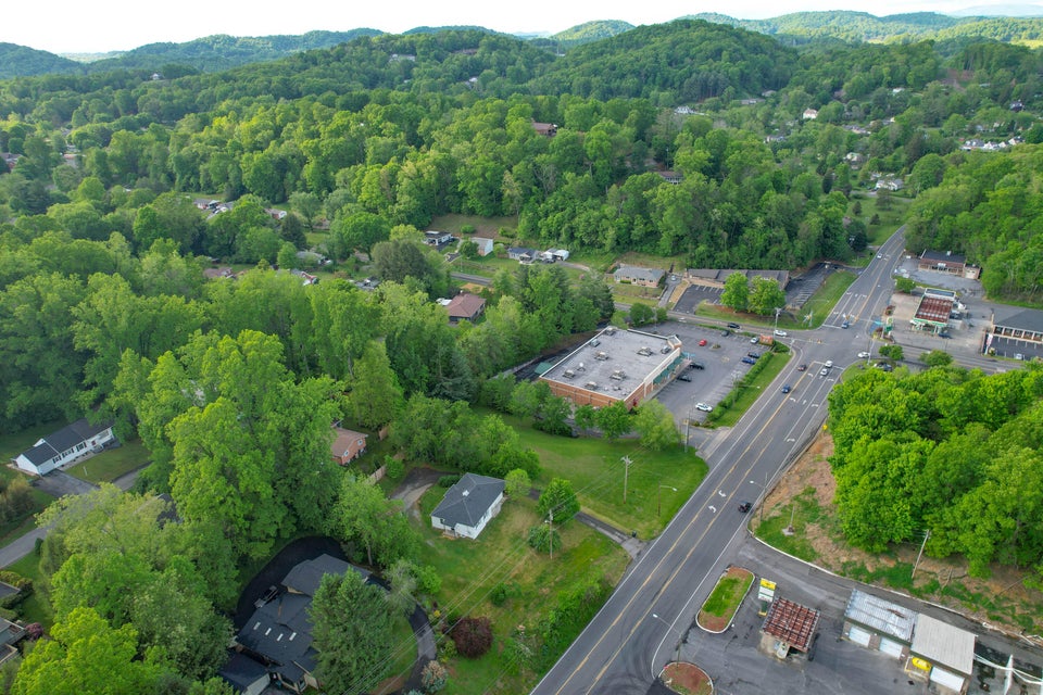 Photo #38: 1510 Lee Highway