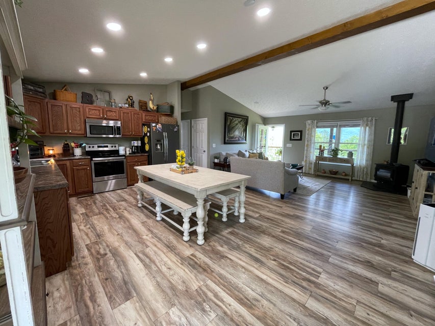 Photo #6: 390 Whitler Way