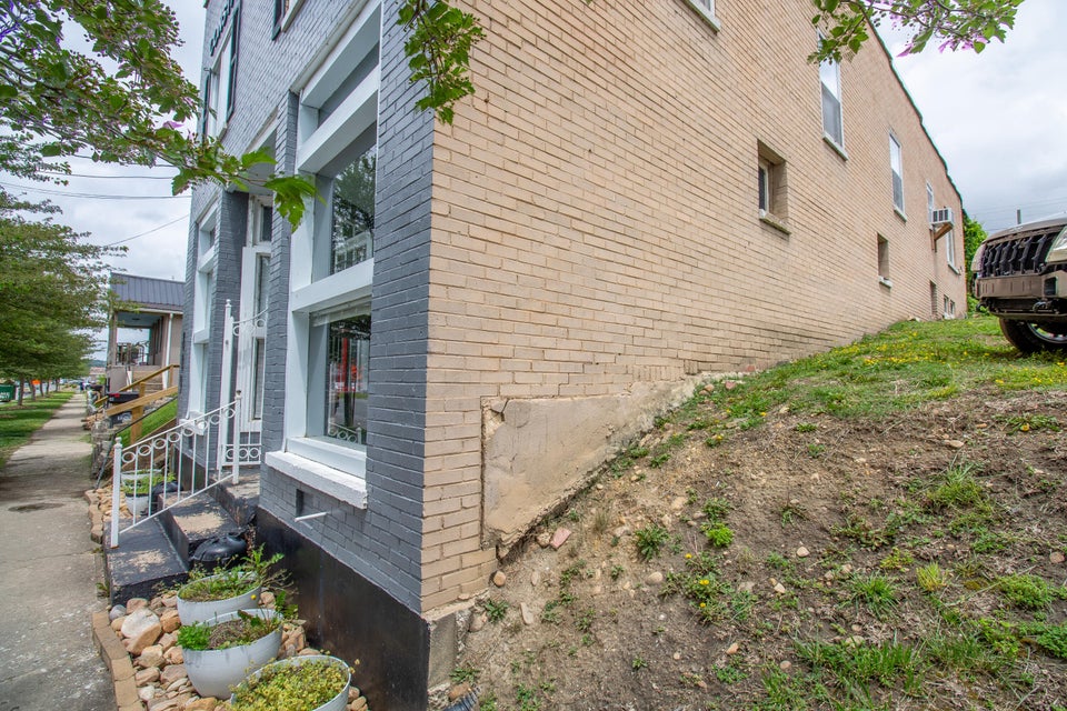 Photo #10: 809 Sullivan Street