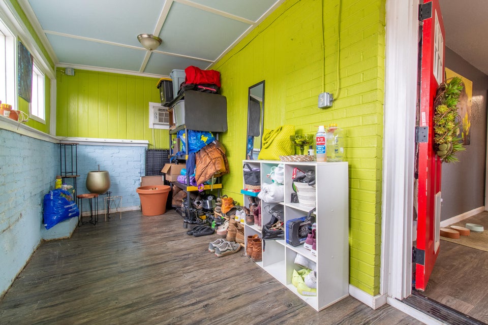 Photo #16: 809 Sullivan Street
