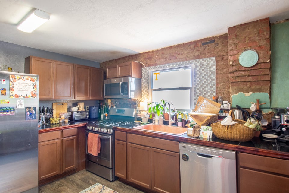 Photo #18: 809 Sullivan Street