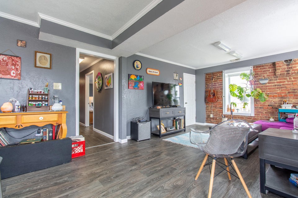 Photo #31: 809 Sullivan Street