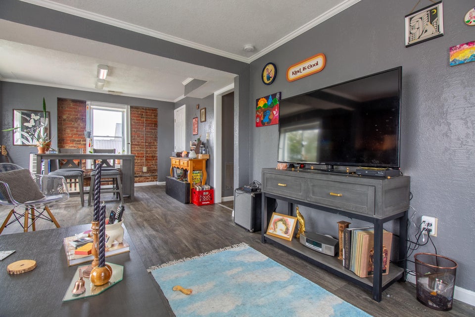 Photo #32: 809 Sullivan Street