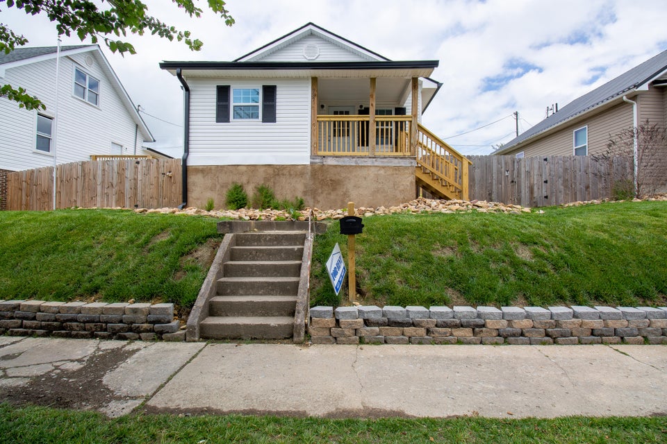 Photo #55: 809 Sullivan Street